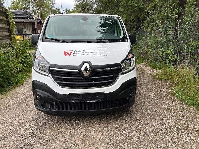 Weiß Gebraucht 2021 Renault Trafic Van | 8.999 € - Bild 1/4