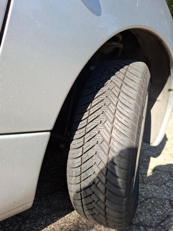 Gebraucht Peugeot 206 75 PS (55 kW) 2004 Silber Kleinwagen