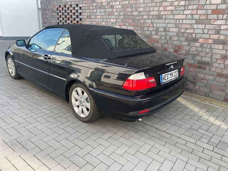 Gebraucht BMW 320 Cabriolet 150 PS (110 kW) 2005 Schwarz Cabrio