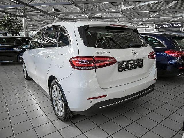 Gebraucht Mercedes B250e 218 PS (160 kW) 2022 Van / Kleinbus