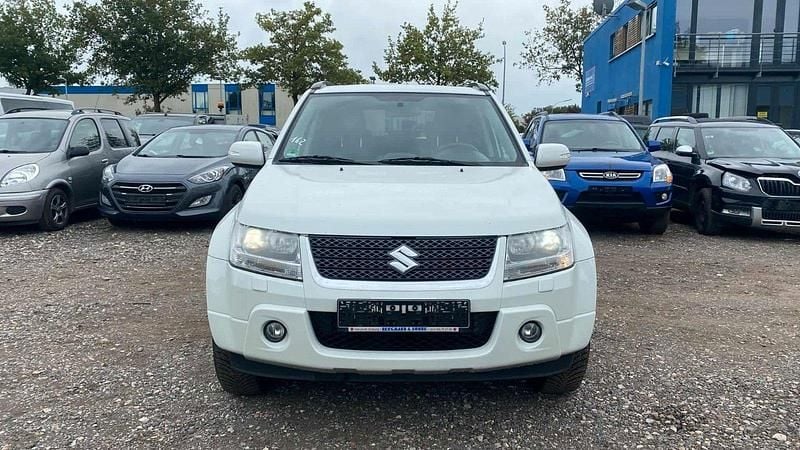 Weiß Gebraucht 2012 Suzuki Grand Vitara SUV | 4.500 € (Teuer) - Bild 1/4