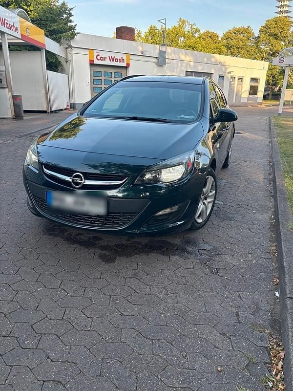 Grün Gebraucht 2014 Opel Astra Kombi | 4.300 € (Fairer Preis) - Bild 1/4