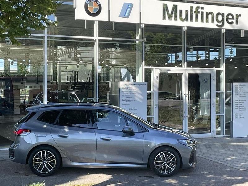 Neu BMW 220 M Sport 156 PS (114 kW) 2025 Grau Van / Kleinbus