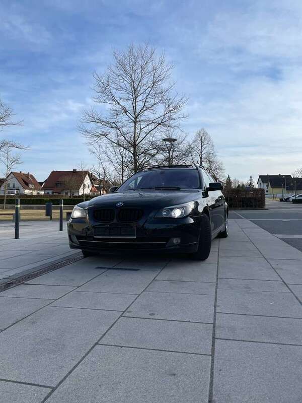 Schwarz Gebraucht 2004 BMW 530 Comfort Edition Kombi | 4.000 € (Fairer Preis) - Bild 1/4