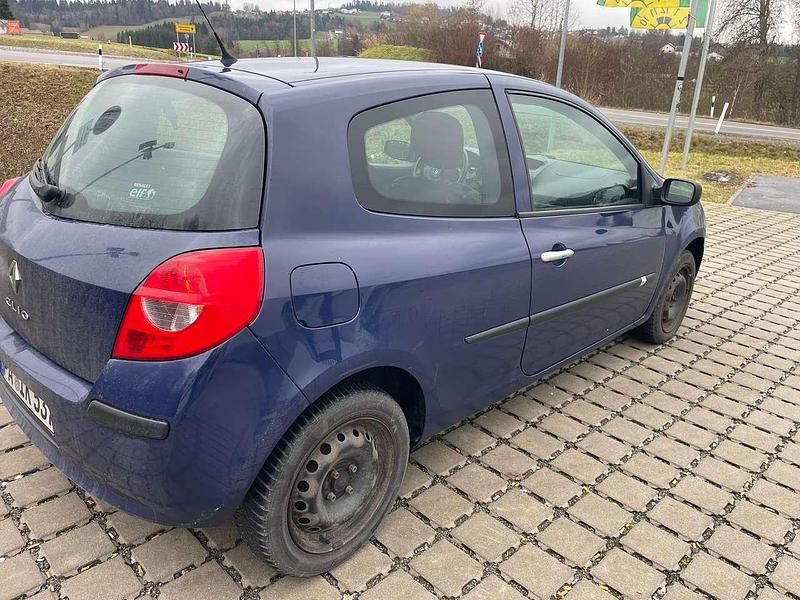 Gebraucht Renault Clio II Exception 75 PS (55 kW) 2008 Blau Limousine