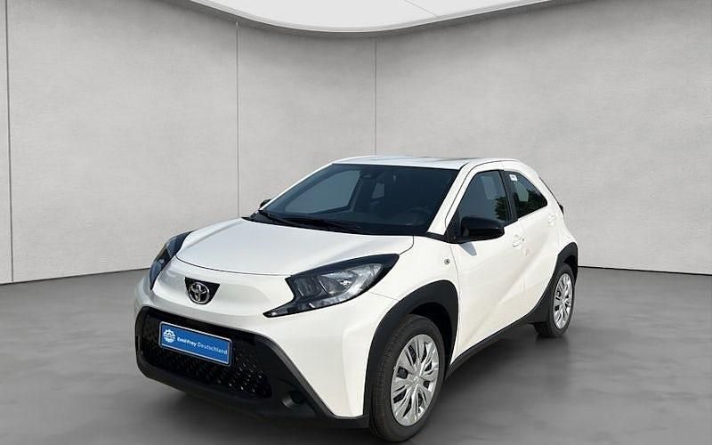 Weiß Gebraucht 2025 Toyota Aygo Business Edition Kleinwagen | 19.630 € (Etwas zu teuer) - Bild 1/4