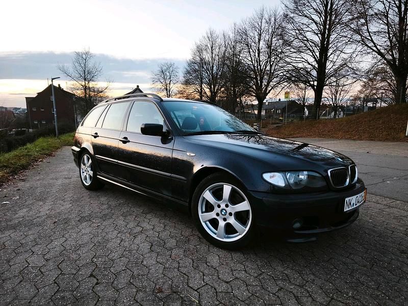 Blau Gebraucht 2005 BMW 330 M Sport Kombi | 8.999 € (Fairer Preis) - Bild 1/4