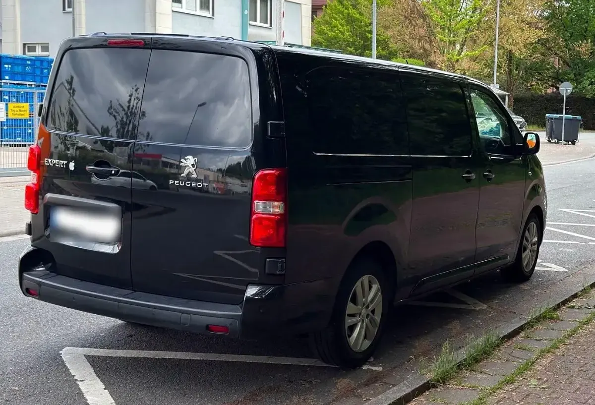 Gebraucht Peugeot Expert Premium 177 PS (130 kW) 2018 Schwarz Van