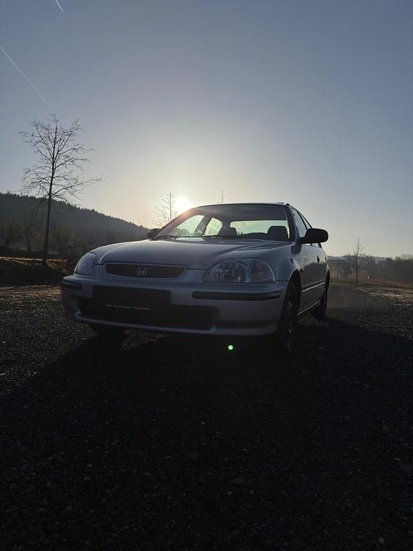 Gebraucht Honda Civic 114 PS (83 kW) 1996 Silber Limousine