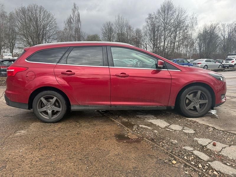 Gebraucht Ford Focus Titanium 150 PS (110 kW) 2018 Rot Kombi