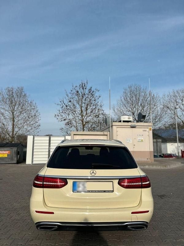 Gebraucht Mercedes E220 194 PS (142 kW) 2021 Kombi