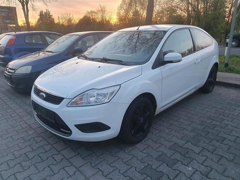 Gebraucht Ford Focus 101 PS (74 kW) 2010 Weiß Kleinwagen