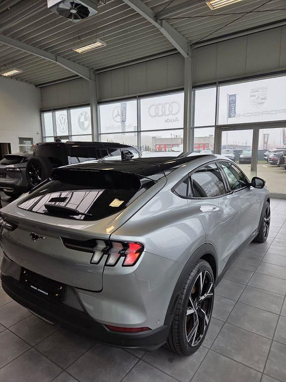 Gebraucht Ford Mustang Mach-E Basis 197 kW (269 PS) 2022 Iconicsilber metallic SUV