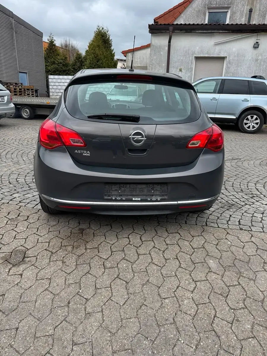 Occasion Opel Astra Selection 87 ch (63 kW) 2012 Gris Berline