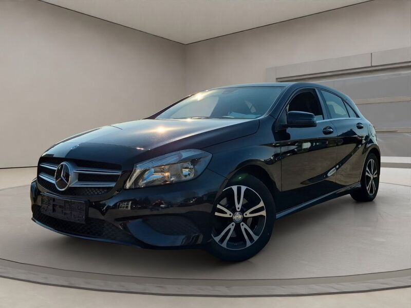 Schwarz Gebraucht 2014 Mercedes A180 Limousine | 14.393 € (Fairer Preis) - Bild 1/4