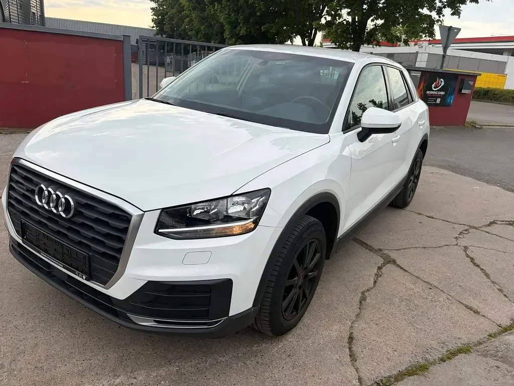 Używany Audi Q2 Basis 190 KM (139 kW) 2018 Biały SUV