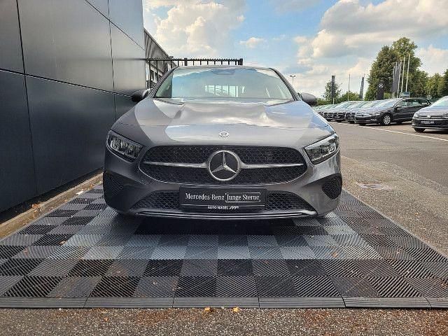 Gebraucht Mercedes A200 Advanced 150 PS (110 kW) 2024 Grau Kleinwagen