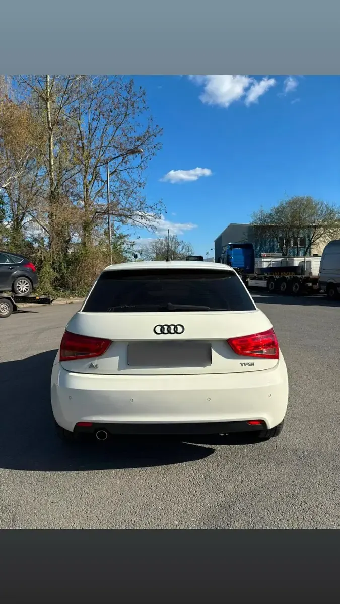 Gebraucht Audi A1 Attraction 86 PS (63 kW) 2012 Weiß Kleinwagen
