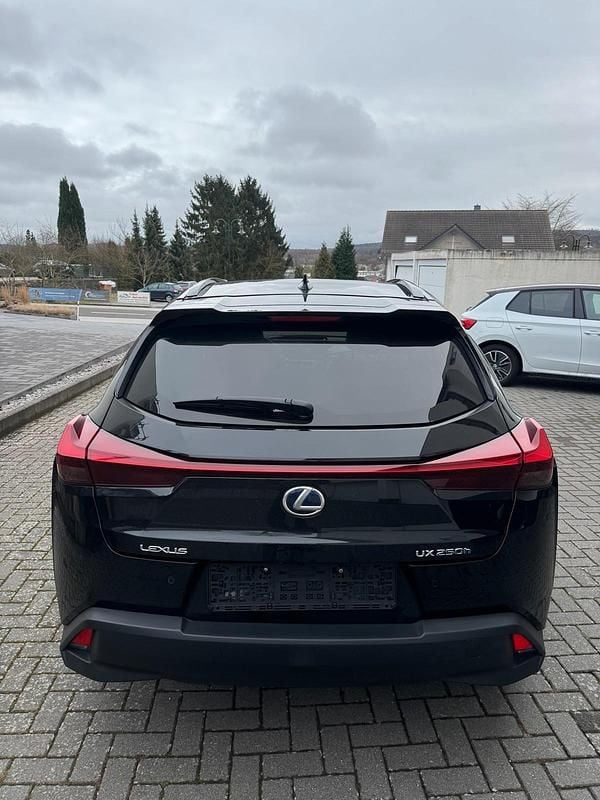 Gebraucht Lexus UX 250h 184 PS (135 kW) 2021 Schwarz SUV