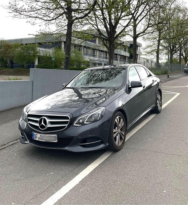 Grau Gebraucht 2013 Mercedes E250 Avantgarde Limousine | 13.400 € (Fairer Preis) - Bild 1/4