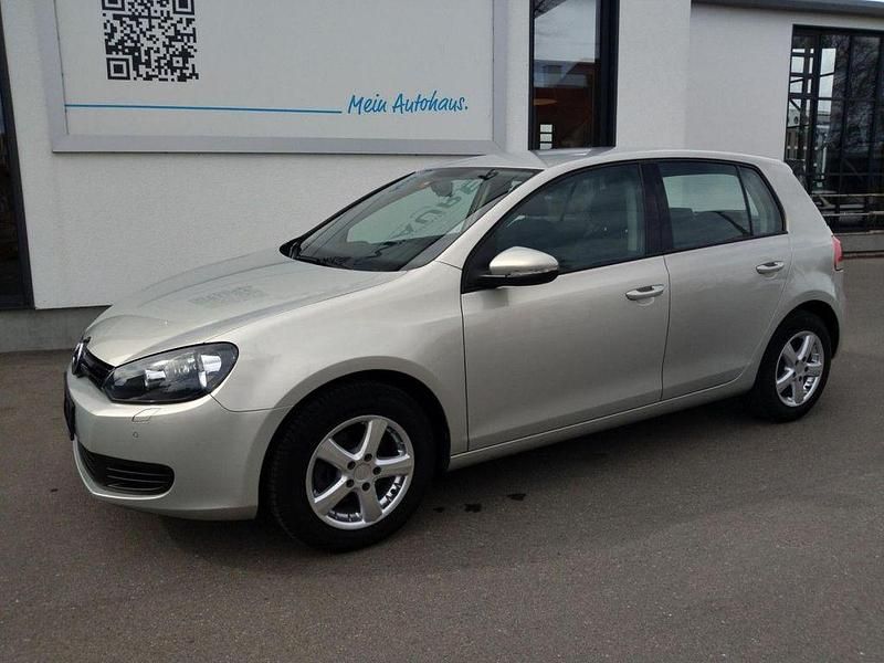Gebraucht VW Golf VII Trendline 105 PS (77 kW) 2012 Silber Limousine