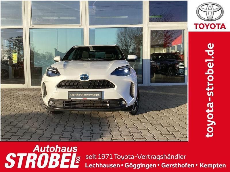 Schneeweiß Gebraucht 2022 Toyota Yaris Cross Team SUV | 21.280 € (Guter Preis) - Bild 1/4