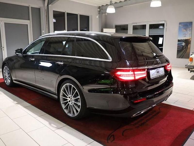 Gebraucht Mercedes E350 AMG line 258 PS (189 kW) 2017 Schwarz  unilack Kombi
