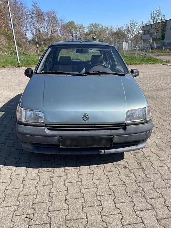 Grün Gebraucht 1992 Renault Clio Kleinwagen | 950 € - Bild 1/4