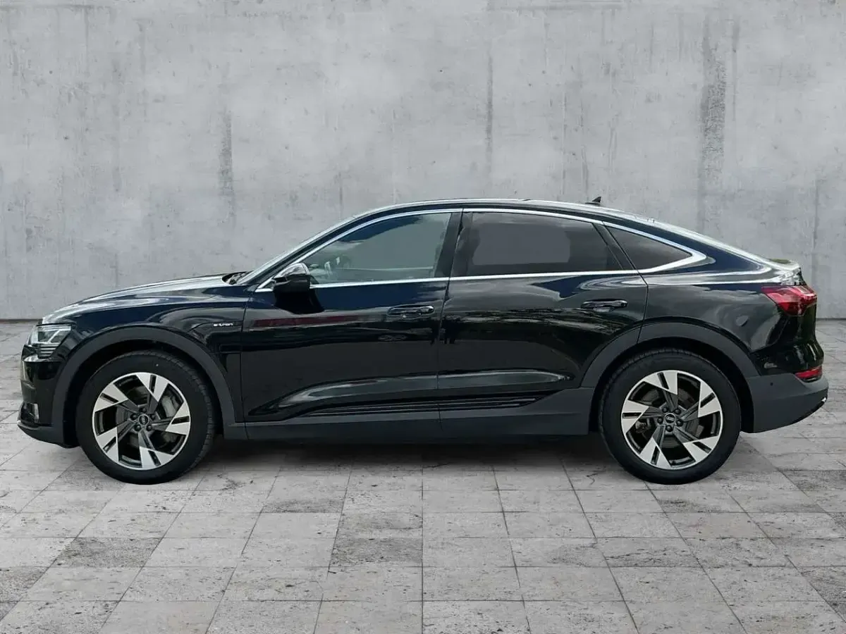 Gebraucht Audi e-tron S-Line 300 kW (408 PS) 2022 Mythosschwarz metallic SUV