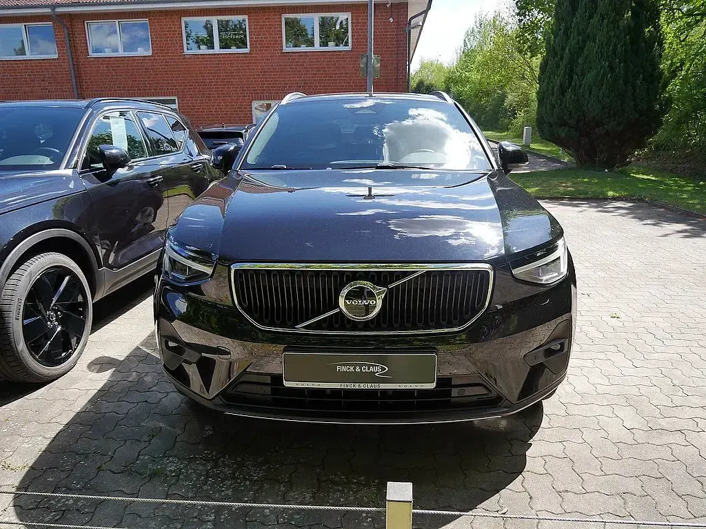 Gebraucht Volvo XC40 Core 163 PS (119 kW) 2024 Schwarz SUV