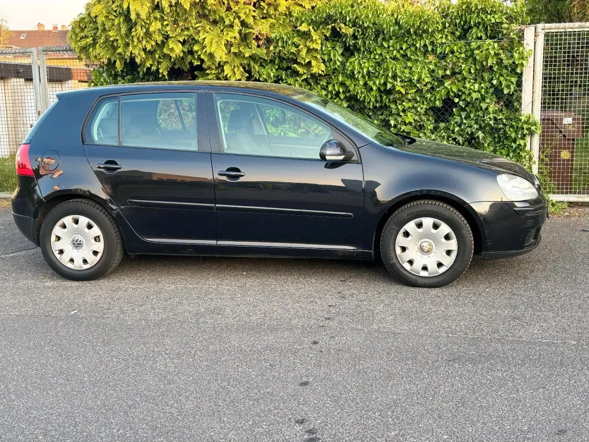 Gebraucht VW Golf V S 102 PS (75 kW) 2007 Schwarz Kleinwagen