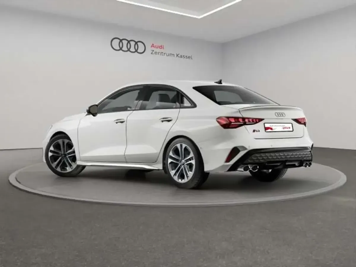 Gebraucht Audi S3 Sport 333 PS (244 kW) 2024 Arkonaweiß Limousine