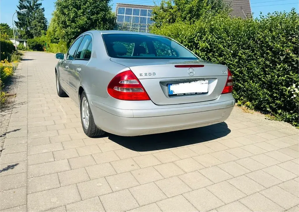Gebraucht Mercedes E200 136 PS (100 kW) 2005 Silber Limousine
