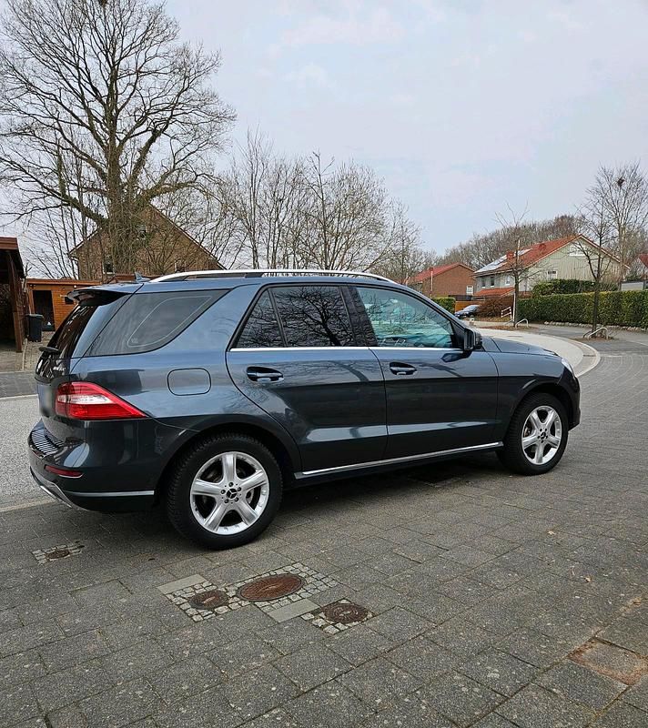 Gebraucht Mercedes ML350 258 PS (189 kW) 2013 Andere farben SUV