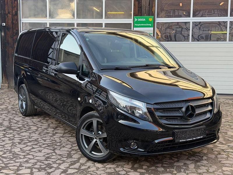 Schwarz Gebraucht 2016 Mercedes Vito Van | 26.000 € - Bild 1/4