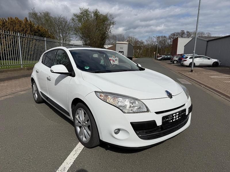 Second-hand Renault Mégane 131 CP (96 kW) 2011 Alb Berlinǎ