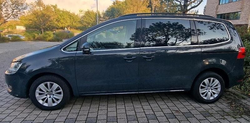 Grau Gebraucht 2011 VW Sharan Van / Kleinbus | 7.150 € (Fairer Preis) - Bild 1/4