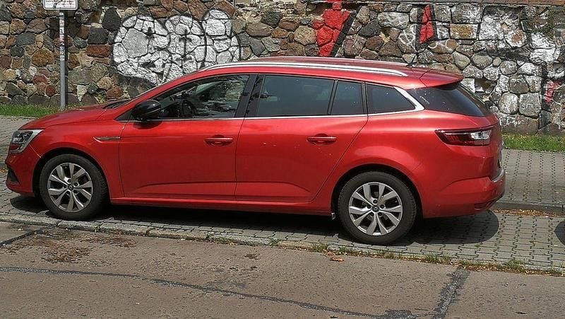 Gebraucht Renault Mégane IV LIMITED 140 PS (102 kW) 2019 Rot Limousine