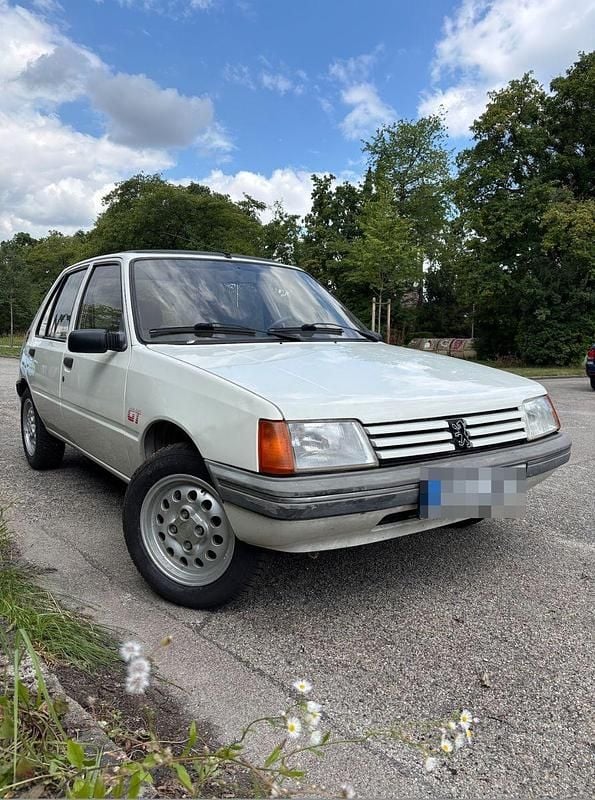 Weiß Gebraucht 1989 Peugeot 205 GT Kleinwagen | 4.800 € - Bild 1/4
