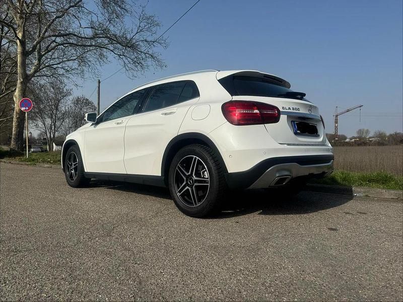 Gebraucht Mercedes GLA200 156 PS (114 kW) 2019 Weiß SUV