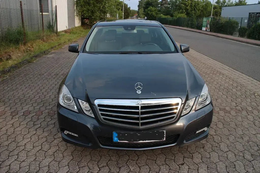 Gebraucht Mercedes E350 292 PS (214 kW) 2010 Schwarz Limousine