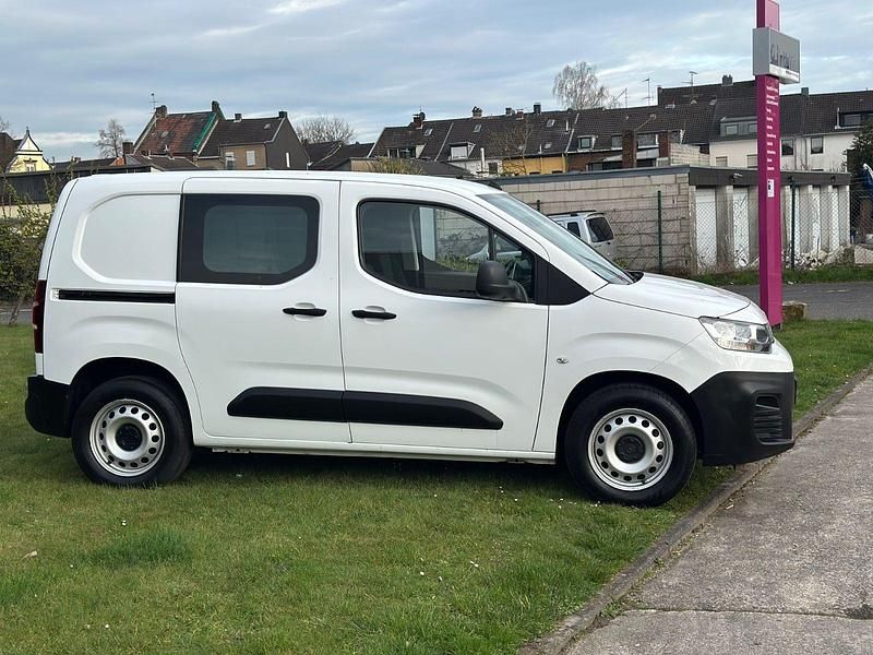 Second-hand Citroën Berlingo Shine 131 CP (96 kW) 2019 Alb Monovolum