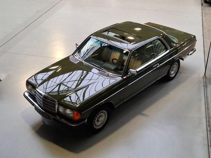 Mangogrün Gebraucht 1981 Mercedes 280 Coupé | 25.700 € - Bild 1/4