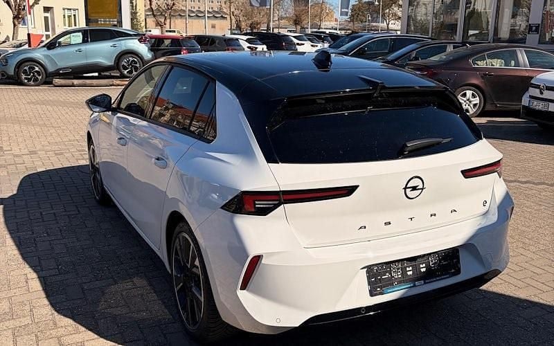 Neu Opel Astra 114 kW (156 PS) 2026 Lack weiss banquise/typ aussenverkleidung spiegel flach standard Limousine