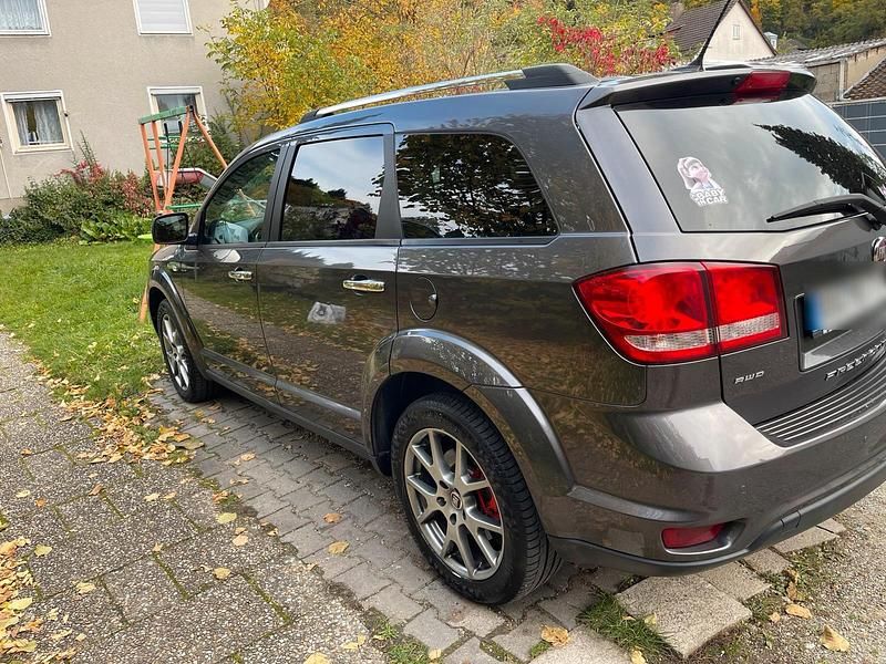 Grau Gebraucht 2015 Fiat Freemont SUV | 9.000 € (Guter Preis) - Bild 1/4