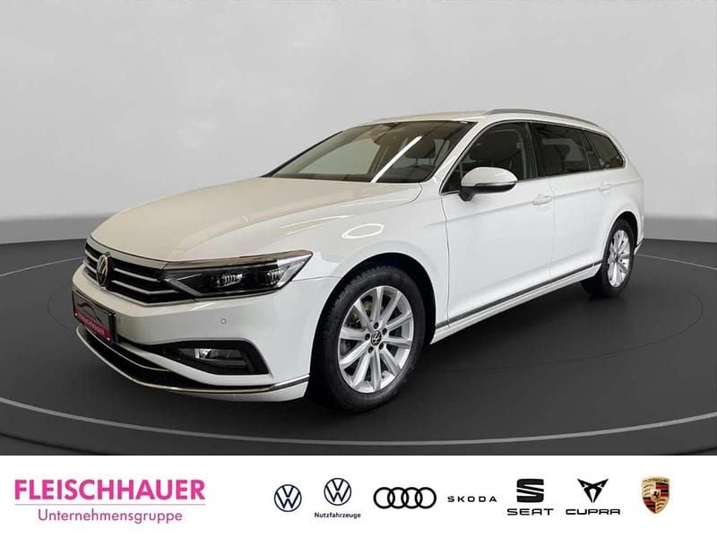 Weiss Gebraucht 2021 VW Passat Elegance Kombi | 26.990 € (Fairer Preis) - Bild 1/4