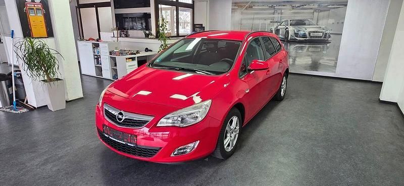 Gebraucht Opel Astra Design Edition 116 PS (85 kW) 2011 Rot Kombi