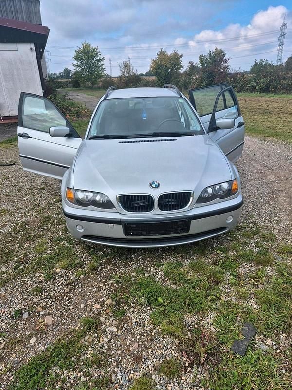 Silber Gebraucht 2002 BMW 318 Kombi | 1.500 € (Superpreis) - Bild 1/4