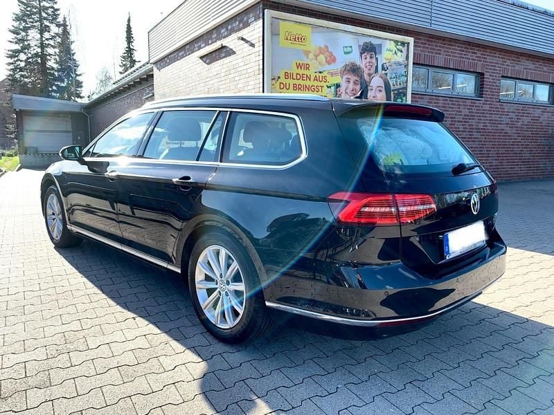 Gebraucht VW Passat Highline 150 PS (110 kW) 2015 Schwarz Kombi