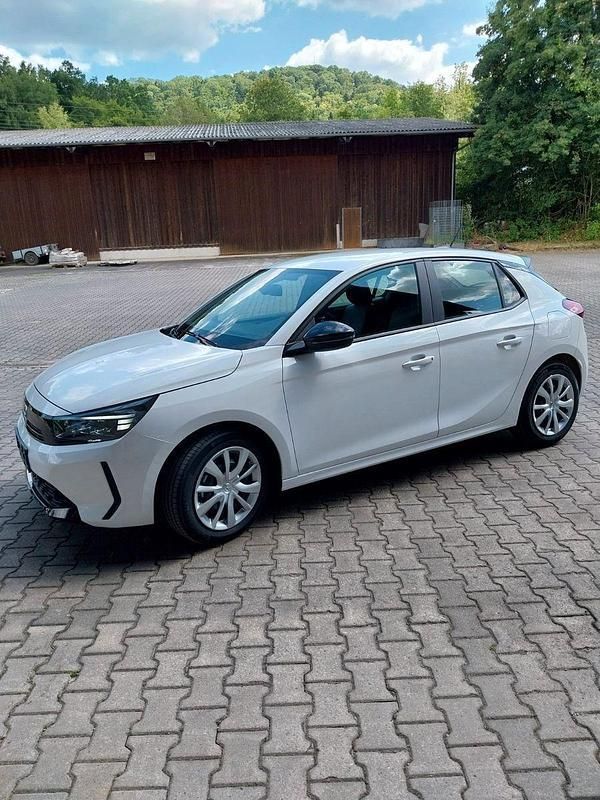 Weiß Neu 2024 Opel Corsa Kleinwagen | 17.500 € (Etwas zu teuer) - Bild 1/4